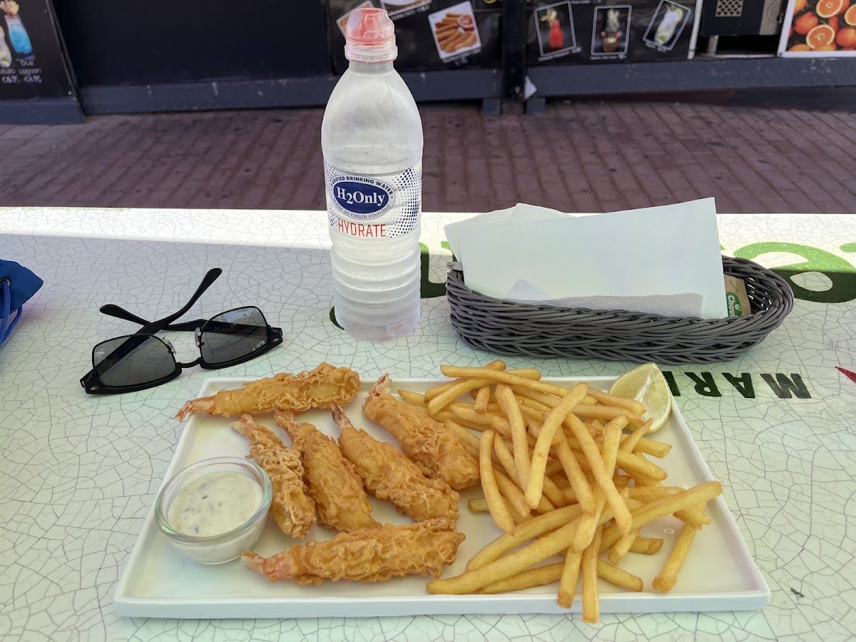 Tempura prawns with chips
